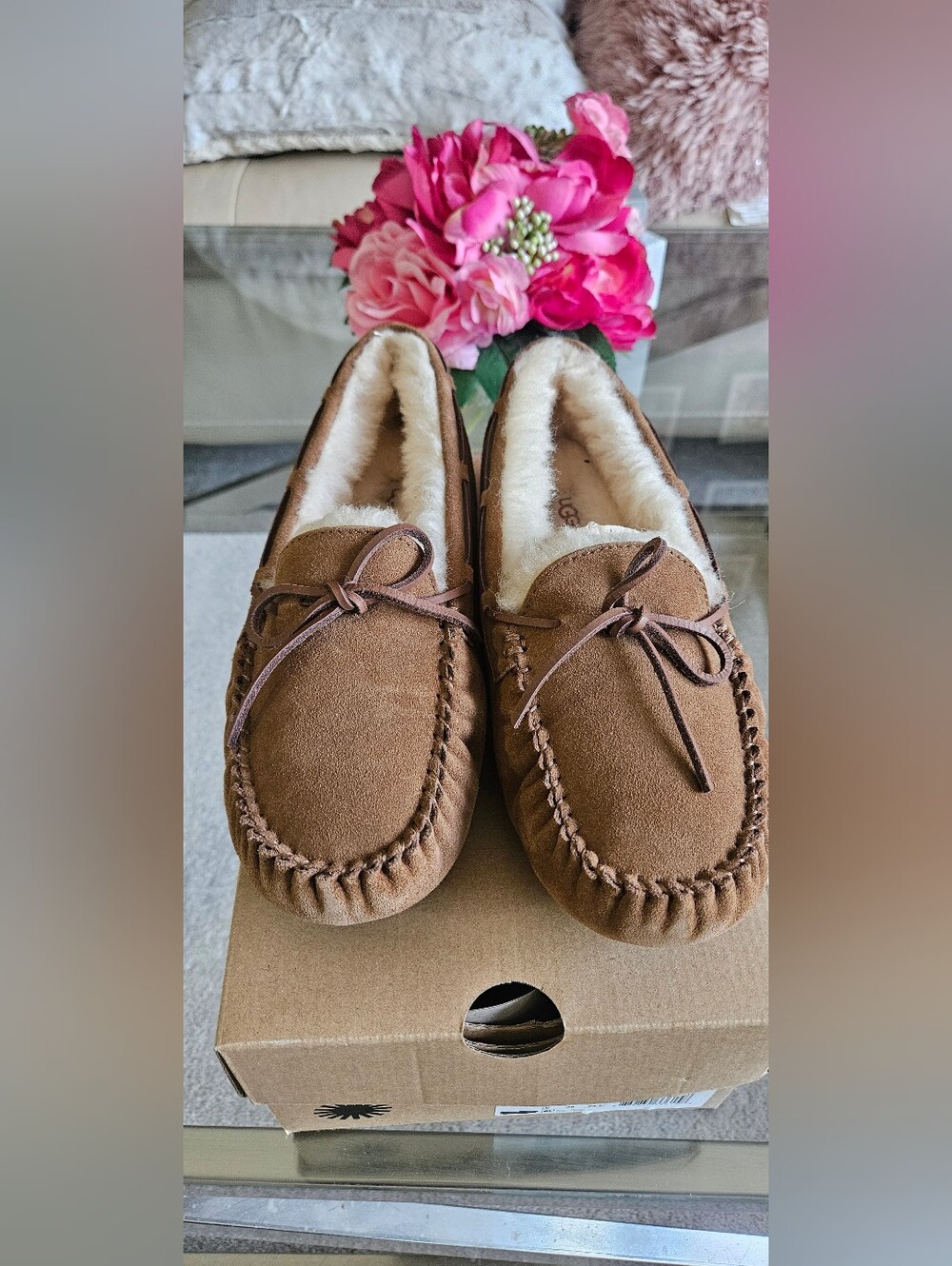 New In Box UGG Dakota Moccasin Slippers Size 6